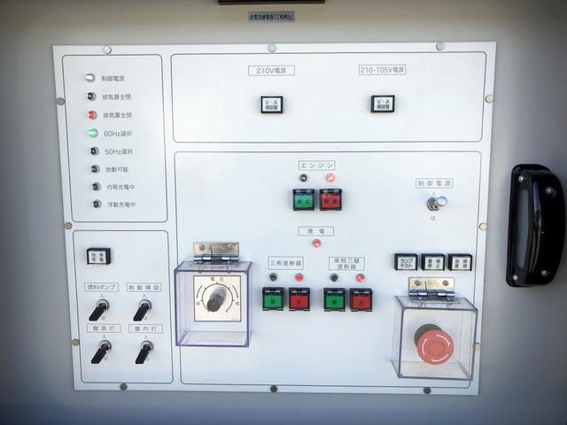デュトロ 　移動電源車　明電舎イソノボデー製　三相３線　低電圧　２００ｋＶＡ　５５０Ａ　コマツ製ディーゼル発電機　ワイド　ロング　アドブルー不要（22枚目）