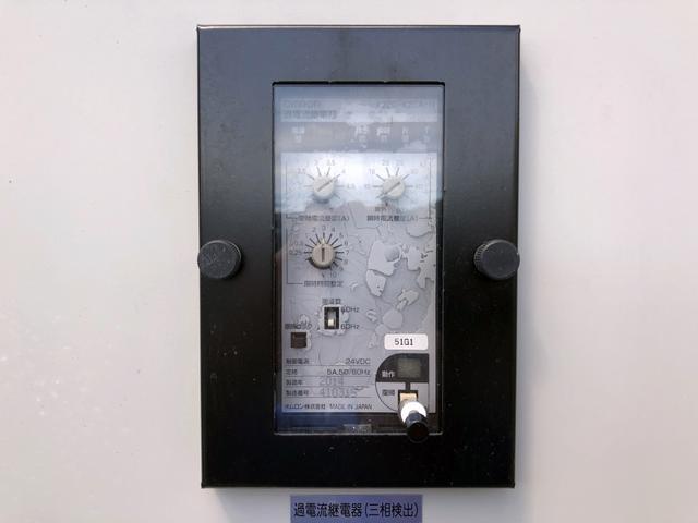 デュトロ 　移動電源車　明電舎イソノボデー製　三相３線　低電圧　２００ｋＶＡ　５５０Ａ　コマツ製ディーゼル発電機　ワイド　ロング　アドブルー不要（23枚目）