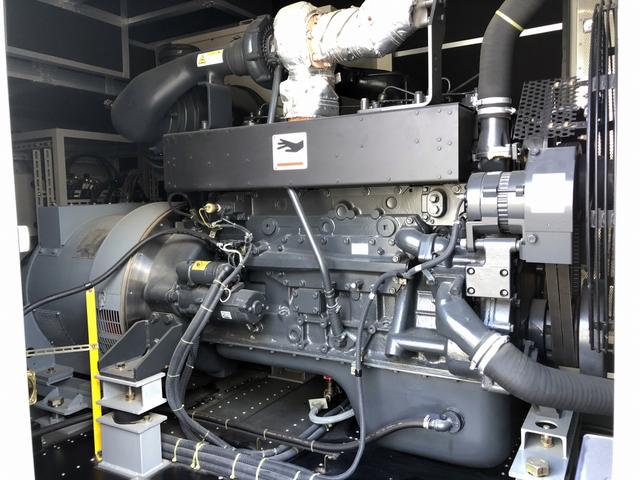 デュトロ 　移動電源車　明電舎イソノボデー製　三相３線　低電圧　２００ｋＶＡ　５５０Ａ　コマツ製ディーゼル発電機　ワイド　ロング　アドブルー不要（33枚目）