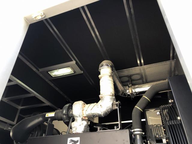 デュトロ 　移動電源車　明電舎イソノボデー製　三相３線　低電圧　２００ｋＶＡ　５５０Ａ　コマツ製ディーゼル発電機　ワイド　ロング　アドブルー不要（34枚目）