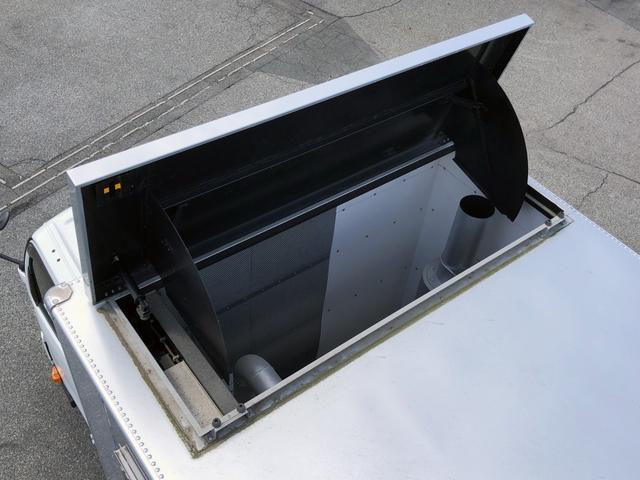 デュトロ 　移動電源車　明電舎イソノボデー製　三相３線　低電圧　２００ｋＶＡ　５５０Ａ　コマツ製ディーゼル発電機　ワイド　ロング　アドブルー不要（39枚目）