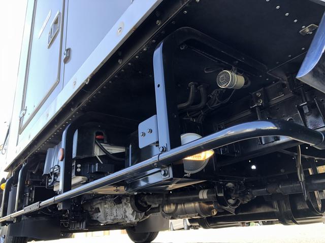 デュトロ 　移動電源車　明電舎イソノボデー製　三相３線　低電圧　２００ｋＶＡ　５５０Ａ　コマツ製ディーゼル発電機　ワイド　ロング　アドブルー不要（42枚目）