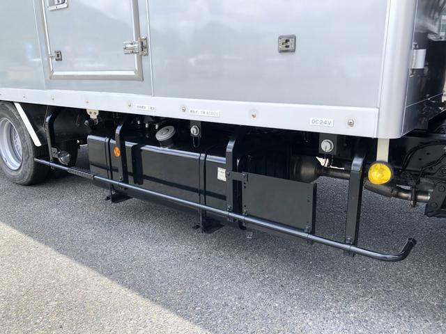 デュトロ 　移動電源車　明電舎イソノボデー製　三相３線　低電圧　２００ｋＶＡ　５５０Ａ　コマツ製ディーゼル発電機　ワイド　ロング　アドブルー不要（44枚目）