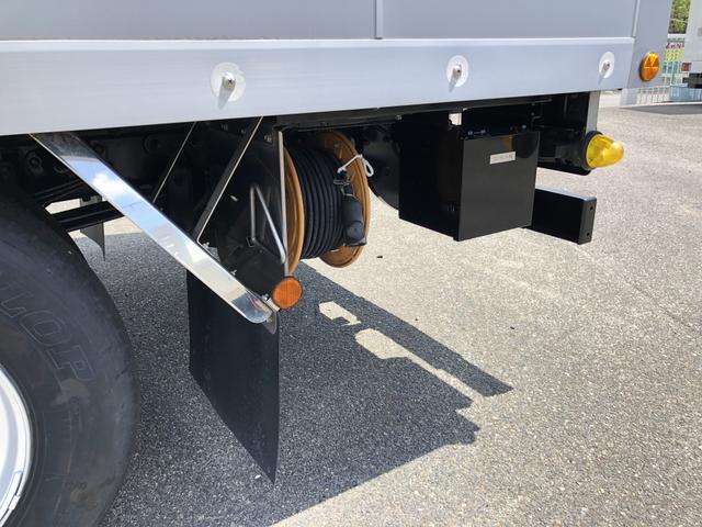 デュトロ 　移動電源車　明電舎イソノボデー製　三相３線　低電圧　２００ｋＶＡ　５５０Ａ　コマツ製ディーゼル発電機　ワイド　ロング　アドブルー不要（47枚目）