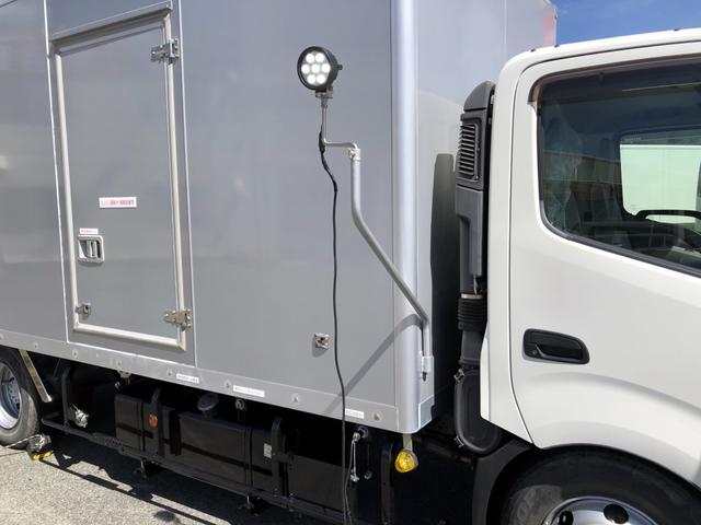 デュトロ 　移動電源車　明電舎イソノボデー製　三相３線　低電圧　２００ｋＶＡ　５５０Ａ　コマツ製ディーゼル発電機　ワイド　ロング　アドブルー不要（48枚目）