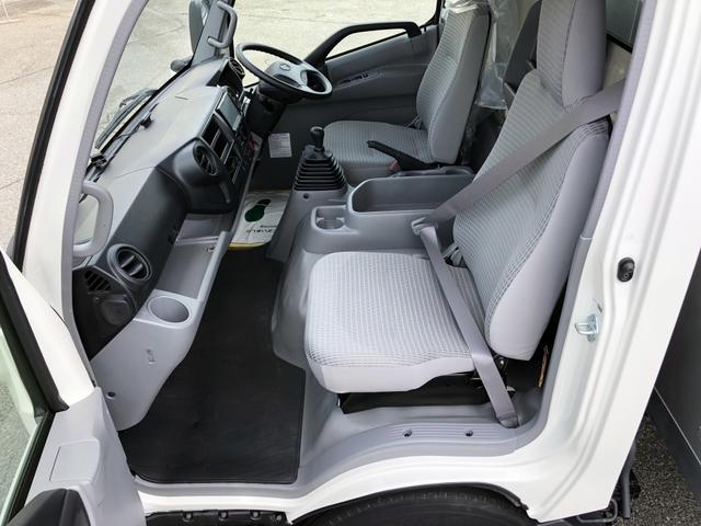 デュトロ 　移動電源車　明電舎イソノボデー製　三相３線　低電圧　２００ｋＶＡ　５５０Ａ　コマツ製ディーゼル発電機　ワイド　ロング　アドブルー不要（54枚目）