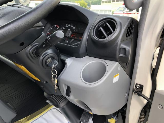 デュトロ 　移動電源車　明電舎イソノボデー製　三相３線　低電圧　２００ｋＶＡ　５５０Ａ　コマツ製ディーゼル発電機　ワイド　ロング　アドブルー不要（56枚目）