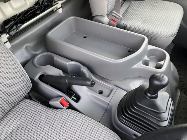 デュトロ 　移動電源車　明電舎イソノボデー製　三相３線　低電圧　２００ｋＶＡ　５５０Ａ　コマツ製ディーゼル発電機　ワイド　ロング　アドブルー不要（60枚目）