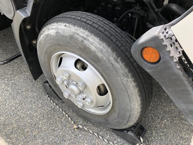 デュトロ 　移動電源車　明電舎イソノボデー製　三相３線　低電圧　２００ｋＶＡ　５５０Ａ　コマツ製ディーゼル発電機　ワイド　ロング　アドブルー不要（65枚目）