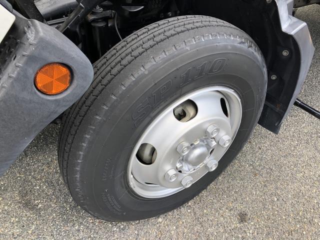 デュトロ 　移動電源車　明電舎イソノボデー製　三相３線　低電圧　２００ｋＶＡ　５５０Ａ　コマツ製ディーゼル発電機　ワイド　ロング　アドブルー不要（66枚目）