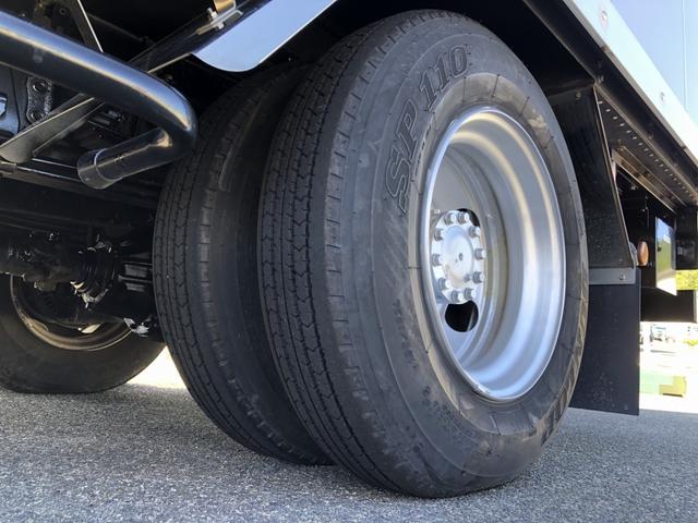 デュトロ 　移動電源車　明電舎イソノボデー製　三相３線　低電圧　２００ｋＶＡ　５５０Ａ　コマツ製ディーゼル発電機　ワイド　ロング　アドブルー不要（68枚目）