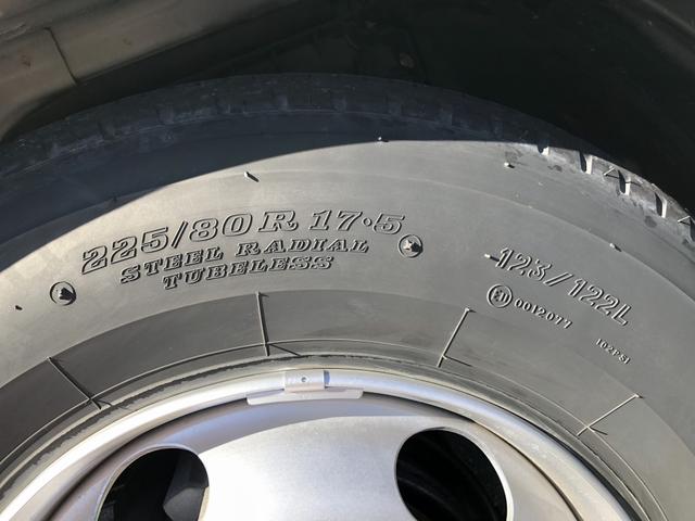 デュトロ 　移動電源車　明電舎イソノボデー製　三相３線　低電圧　２００ｋＶＡ　５５０Ａ　コマツ製ディーゼル発電機　ワイド　ロング　アドブルー不要（70枚目）