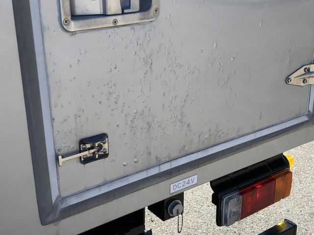 デュトロ 　移動電源車　明電舎イソノボデー製　三相３線　低電圧　２００ｋＶＡ　５５０Ａ　コマツ製ディーゼル発電機　ワイド　ロング　アドブルー不要（73枚目）