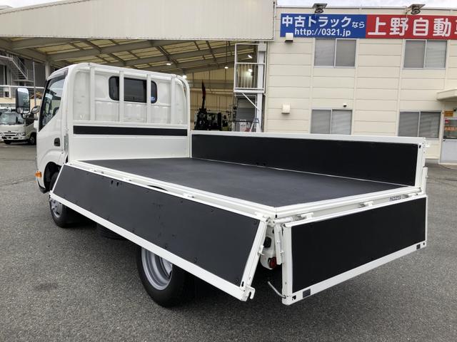 ダイナトラック 　平ボディ　３トン積載　４ナンバー　３．１ｍボディ　標準幅　１０尺　高床　木製あおり３方開　床板張り　アドブルー不要　６速ＭＴ（2枚目）