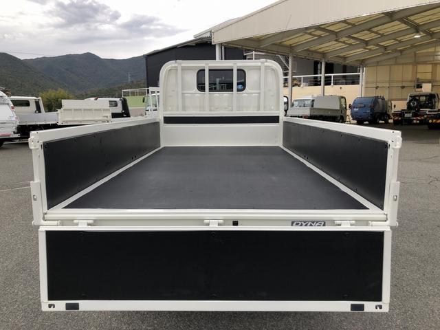 ダイナトラック 　平ボディ　３トン積載　４ナンバー　３．１ｍボディ　標準幅　１０尺　高床　木製あおり３方開　床板張り　アドブルー不要　６速ＭＴ（8枚目）