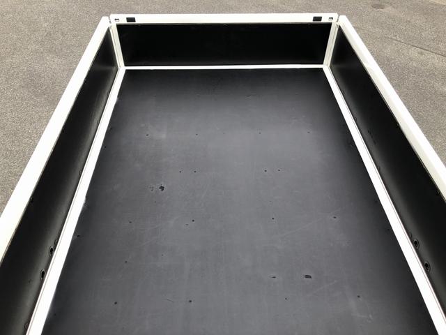 ダイナトラック 　平ボディ　３トン積載　４ナンバー　３．１ｍボディ　標準幅　１０尺　高床　木製あおり３方開　床板張り　アドブルー不要　６速ＭＴ（18枚目）