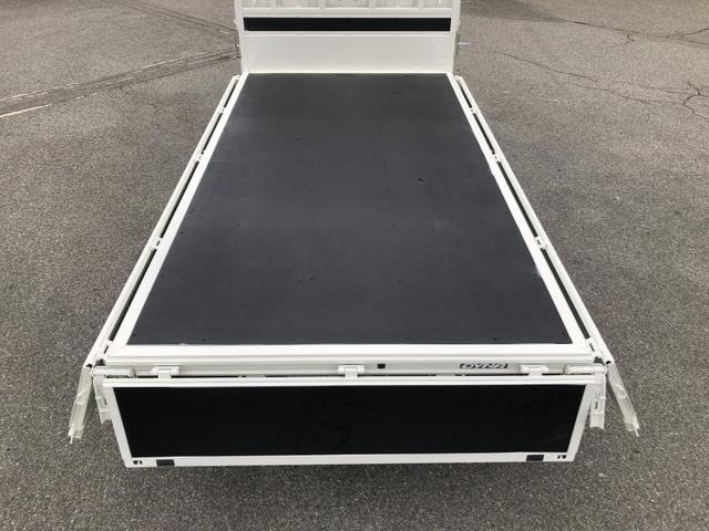 ダイナトラック 　平ボディ　３トン積載　４ナンバー　３．１ｍボディ　標準幅　１０尺　高床　木製あおり３方開　床板張り　アドブルー不要　６速ＭＴ（21枚目）