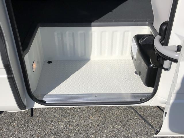コースター 　マイクロバス　２７人乗り　ＬＸグレード　ロング　６速ＡＴ　自動スイング扉　全席シートベルト　トリコットシート　ラゲージスペース（17枚目）