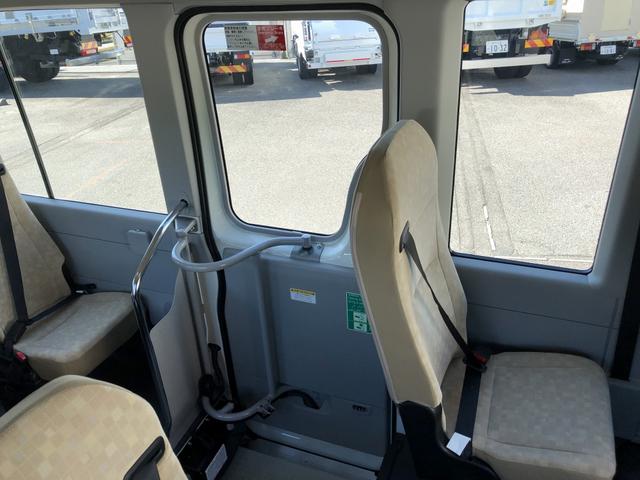 コースター 　マイクロバス　２７人乗り　ＬＸグレード　ロング　６速ＡＴ　自動スイング扉　全席シートベルト　トリコットシート　ラゲージスペース（18枚目）