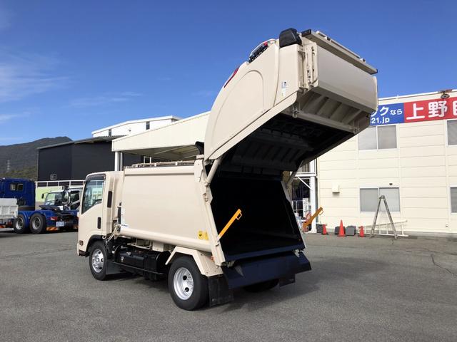 エルフトラック 　プレス式パッカー車　６．０ｍ３　新明和工業製　２９５０ｋｇ積載　連続積込　汚水タンク付　逆流防止装置　ワイド幅　１１尺ミドル　６速ＭＴ（2枚目）