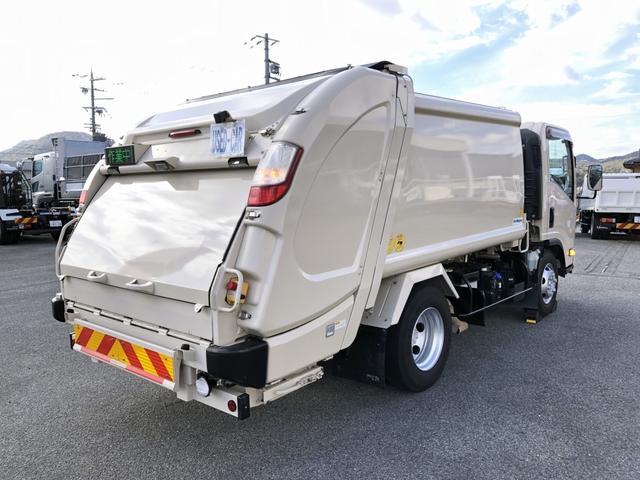 エルフトラック 　プレス式パッカー車　６．０ｍ３　新明和工業製　２９５０ｋｇ積載　連続積込　汚水タンク付　逆流防止装置　ワイド幅　１１尺ミドル　６速ＭＴ（4枚目）