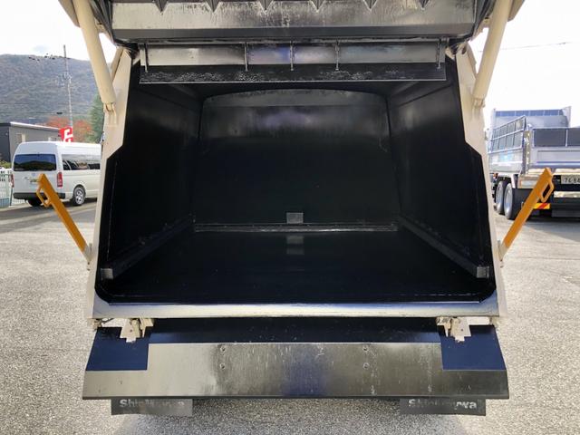 エルフトラック 　プレス式パッカー車　６．０ｍ３　新明和工業製　２９５０ｋｇ積載　連続積込　汚水タンク付　逆流防止装置　ワイド幅　１１尺ミドル　６速ＭＴ（7枚目）