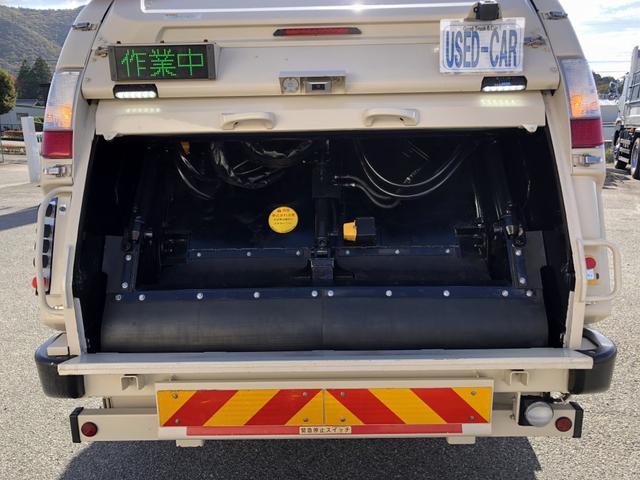 エルフトラック 　プレス式パッカー車　６．０ｍ３　新明和工業製　２９５０ｋｇ積載　連続積込　汚水タンク付　逆流防止装置　ワイド幅　１１尺ミドル　６速ＭＴ（13枚目）