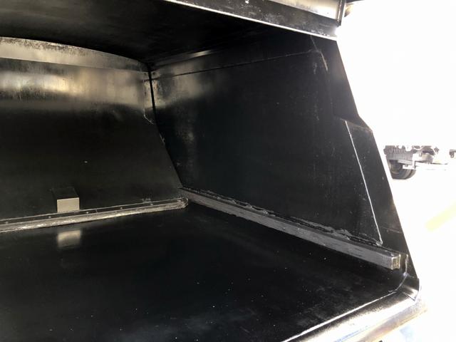 エルフトラック 　プレス式パッカー車　６．０ｍ３　新明和工業製　２９５０ｋｇ積載　連続積込　汚水タンク付　逆流防止装置　ワイド幅　１１尺ミドル　６速ＭＴ（17枚目）