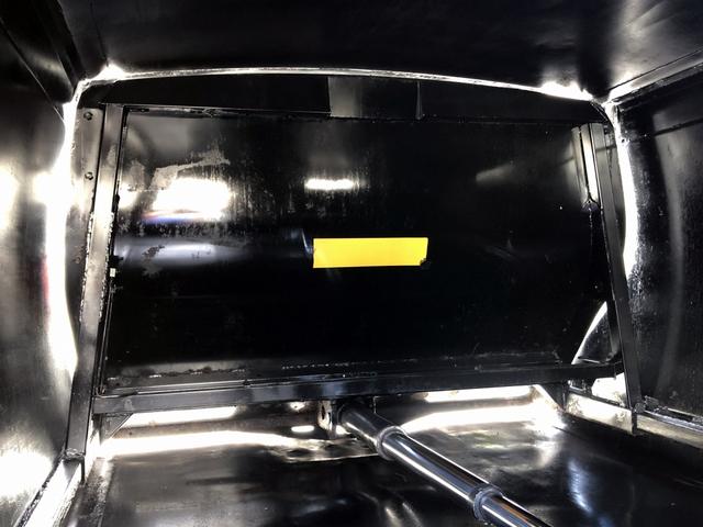 エルフトラック 　プレス式パッカー車　６．０ｍ３　新明和工業製　２９５０ｋｇ積載　連続積込　汚水タンク付　逆流防止装置　ワイド幅　１１尺ミドル　６速ＭＴ（26枚目）