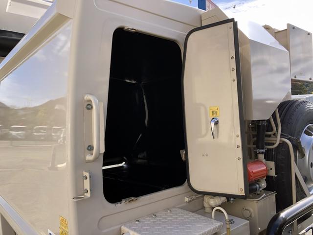 エルフトラック 　プレス式パッカー車　６．０ｍ３　新明和工業製　２９５０ｋｇ積載　連続積込　汚水タンク付　逆流防止装置　ワイド幅　１１尺ミドル　６速ＭＴ（38枚目）