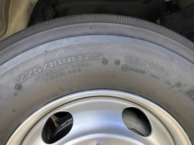 エルフトラック 　プレス式パッカー車　６．０ｍ３　新明和工業製　２９５０ｋｇ積載　連続積込　汚水タンク付　逆流防止装置　ワイド幅　１１尺ミドル　６速ＭＴ（68枚目）