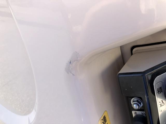 エルフトラック 　プレス式パッカー車　６．０ｍ３　新明和工業製　２９５０ｋｇ積載　連続積込　汚水タンク付　逆流防止装置　ワイド幅　１１尺ミドル　６速ＭＴ（72枚目）