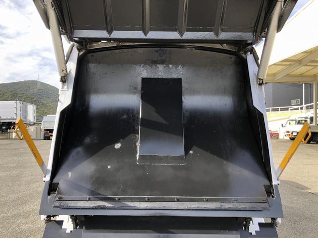 デュトロ プレス式パッカー 5.4m3 新明和工業製 計量器付 AT車 連続積込 汚水タンク付 2050kg積載 標準幅 セミロング アドブルー不要(31枚目)