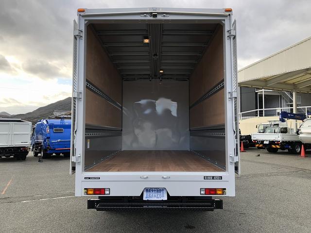 キャンター 　アルミウイング　４．０５ｔ積載　ワイド幅　ロング　全低床　１７５馬力　パブコ製　ラッシング２段　庫内長４．３ｍ　リヤ観音式扉　床板張り（8枚目）