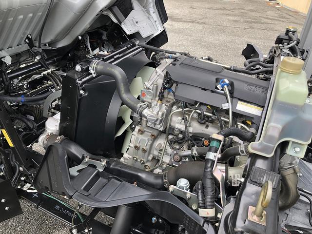 キャンター 　アルミウイング　４．０５ｔ積載　ワイド幅　ロング　全低床　１７５馬力　パブコ製　ラッシング２段　庫内長４．３ｍ　リヤ観音式扉　床板張り（12枚目）