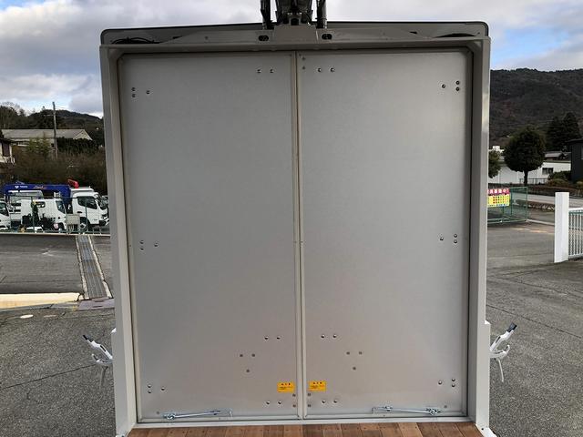 キャンター 　アルミウイング　４．０５ｔ積載　ワイド幅　ロング　全低床　１７５馬力　パブコ製　ラッシング２段　庫内長４．３ｍ　リヤ観音式扉　床板張り（18枚目）