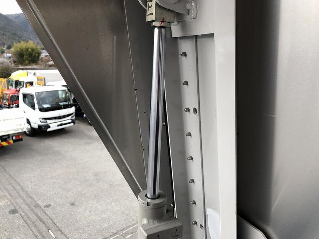 キャンター 　アルミウイング　４．０５ｔ積載　ワイド幅　ロング　全低床　１７５馬力　パブコ製　ラッシング２段　庫内長４．３ｍ　リヤ観音式扉　床板張り（23枚目）