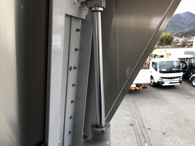 キャンター 　アルミウイング　４．０５ｔ積載　ワイド幅　ロング　全低床　１７５馬力　パブコ製　ラッシング２段　庫内長４．３ｍ　リヤ観音式扉　床板張り（24枚目）