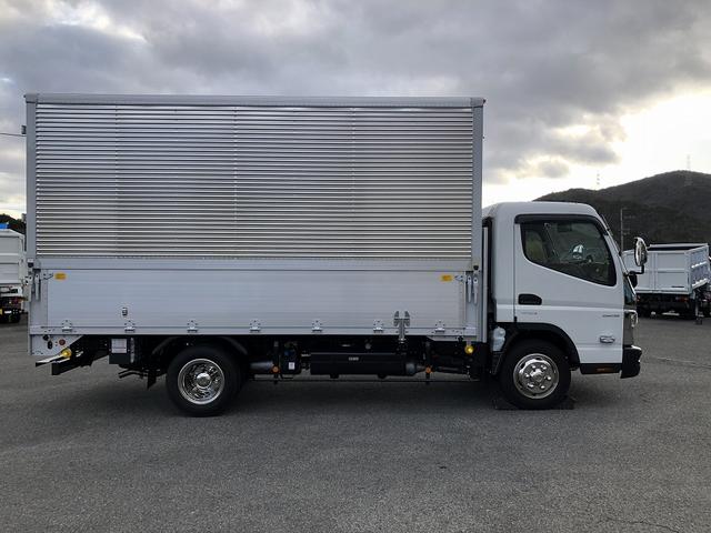 キャンター 　アルミウイング　４．０５ｔ積載　ワイド幅　ロング　全低床　１７５馬力　パブコ製　ラッシング２段　庫内長４．３ｍ　リヤ観音式扉　床板張り（28枚目）