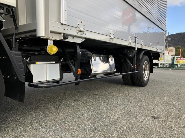 キャンター 　アルミウイング　４．０５ｔ積載　ワイド幅　ロング　全低床　１７５馬力　パブコ製　ラッシング２段　庫内長４．３ｍ　リヤ観音式扉　床板張り（40枚目）