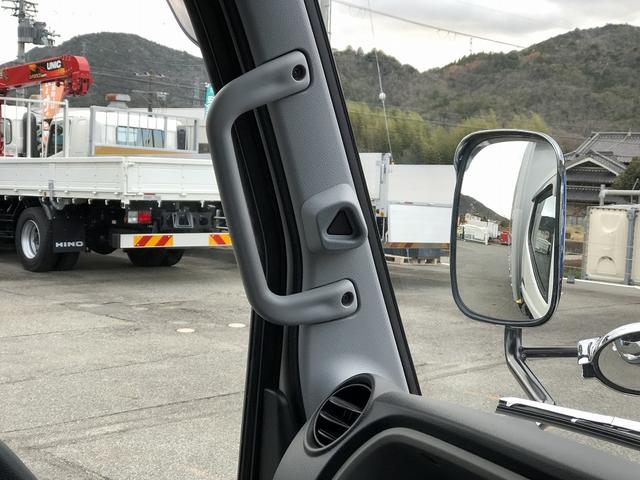 キャンター 　アルミウイング　４．０５ｔ積載　ワイド幅　ロング　全低床　１７５馬力　パブコ製　ラッシング２段　庫内長４．３ｍ　リヤ観音式扉　床板張り（58枚目）