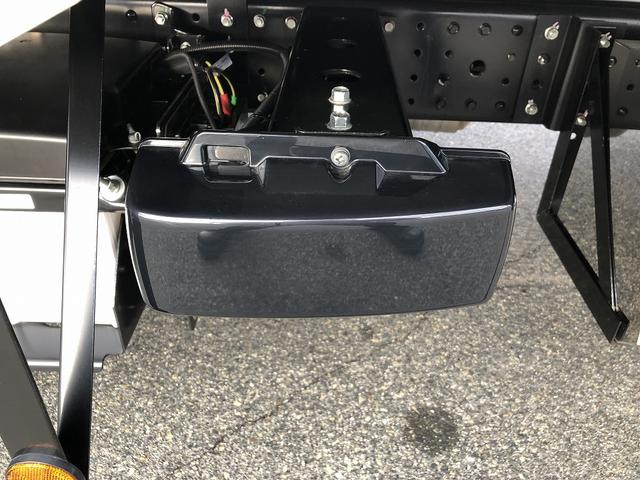 キャンター 　アルミウイング　４．０５ｔ積載　ワイド幅　ロング　全低床　１７５馬力　パブコ製　ラッシング２段　庫内長４．３ｍ　リヤ観音式扉　床板張り（59枚目）