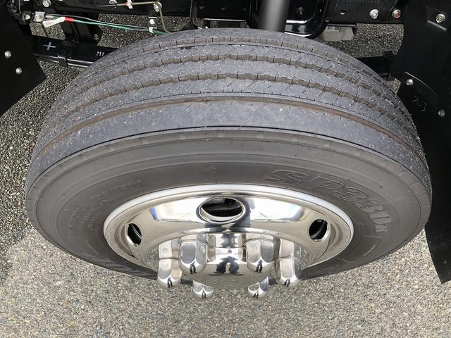 キャンター 　アルミウイング　４．０５ｔ積載　ワイド幅　ロング　全低床　１７５馬力　パブコ製　ラッシング２段　庫内長４．３ｍ　リヤ観音式扉　床板張り（68枚目）