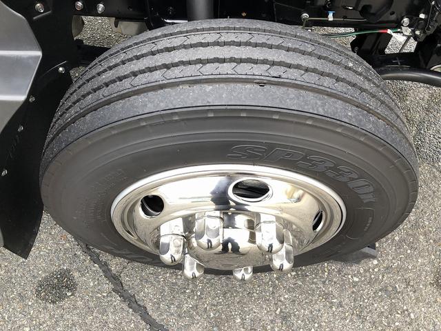 キャンター 　アルミウイング　４．０５ｔ積載　ワイド幅　ロング　全低床　１７５馬力　パブコ製　ラッシング２段　庫内長４．３ｍ　リヤ観音式扉　床板張り（69枚目）