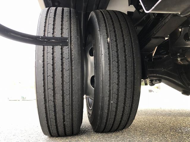 キャンター 　アルミウイング　４．０５ｔ積載　ワイド幅　ロング　全低床　１７５馬力　パブコ製　ラッシング２段　庫内長４．３ｍ　リヤ観音式扉　床板張り（70枚目）