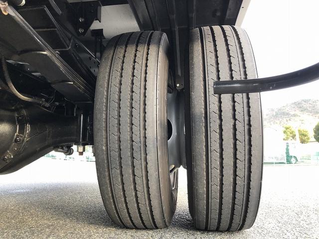 キャンター 　アルミウイング　４．０５ｔ積載　ワイド幅　ロング　全低床　１７５馬力　パブコ製　ラッシング２段　庫内長４．３ｍ　リヤ観音式扉　床板張り（71枚目）