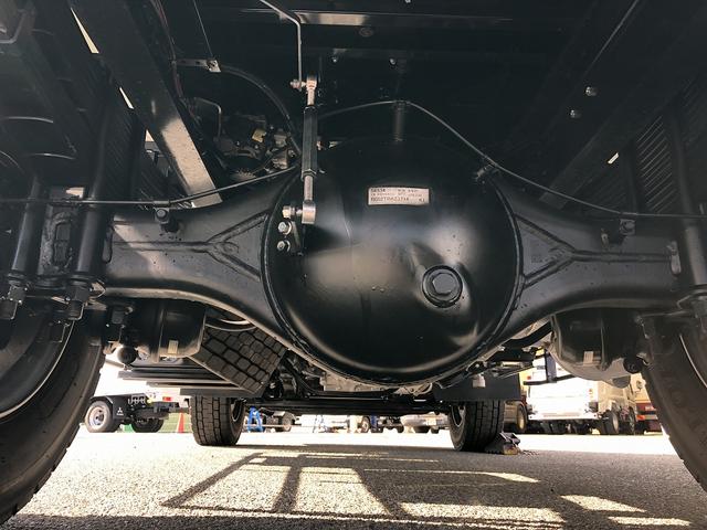 ファイター 　増トン　土砂ダンプ　新明和工業製　７．９トン積載　容積４．０ｍ３　標準幅　ベッド付　３．４ｍボディ　角底　強化一方開　２４０馬力（9枚目）