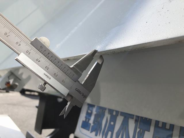 ファイター 　増トン　土砂ダンプ　新明和工業製　７．９トン積載　容積４．０ｍ３　標準幅　ベッド付　３．４ｍボディ　角底　強化一方開　２４０馬力（18枚目）