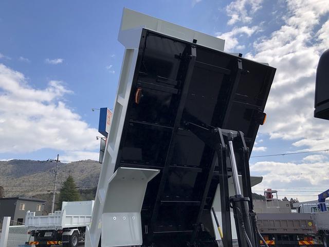 ファイター 　増トン　土砂ダンプ　新明和工業製　７．９トン積載　容積４．０ｍ３　標準幅　ベッド付　３．４ｍボディ　角底　強化一方開　２４０馬力（19枚目）