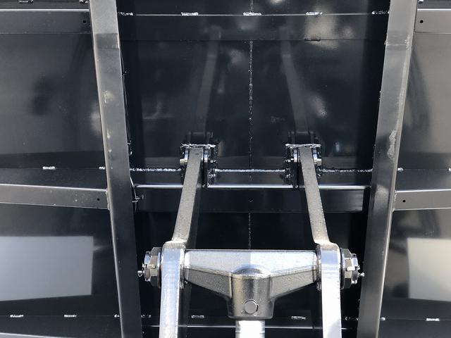 ファイター 　増トン　土砂ダンプ　新明和工業製　７．９トン積載　容積４．０ｍ３　標準幅　ベッド付　３．４ｍボディ　角底　強化一方開　２４０馬力（23枚目）